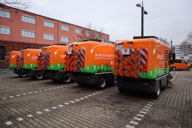 Berliner Stadtreinigung is one of the first cities in the world to introduce the RAVO 5 eSeries to their fleet.