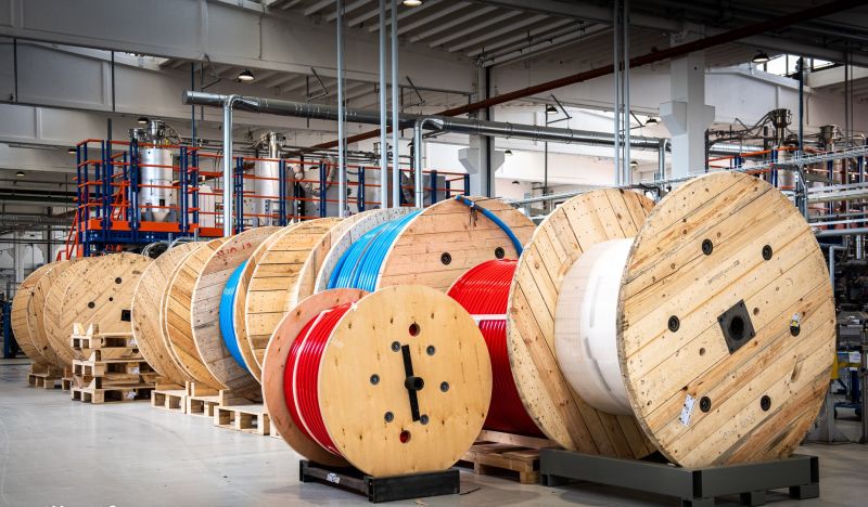 One of the many added values of thermoplastic hoses is the possibility to manufacture long and continuous lengths, thanks their unique manufacturing process that does not require the use of mandrels.