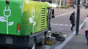 The RAVO 5 eSeries sweeps emission-free and is a lot more quiet than a conventional sweeper with a diesel powered engine.
