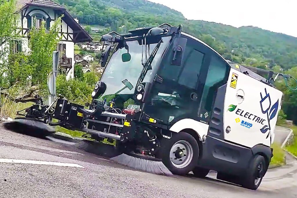 ENTDECKEN SIE DIE NEUE, ELEKTRISCHE KEHRMASCHINE RAVO E2!